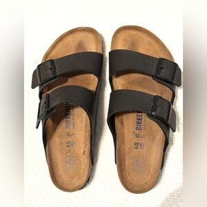 Arizona unisex black leather Birkenstocks